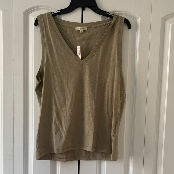 Madewell Tops - NWT: Madewell Women's V-Neck Sleeveless Tank Top in Olive
